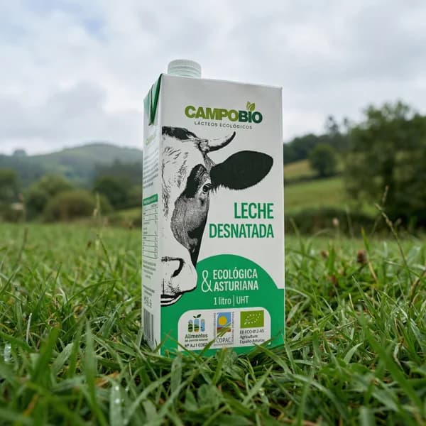 Leche Orgánica 100% Asturiana - Desnatada / Grande - 12 litros (26% de ahorro en precio y transporte) - 12 kg - Imagen del producto en Findit