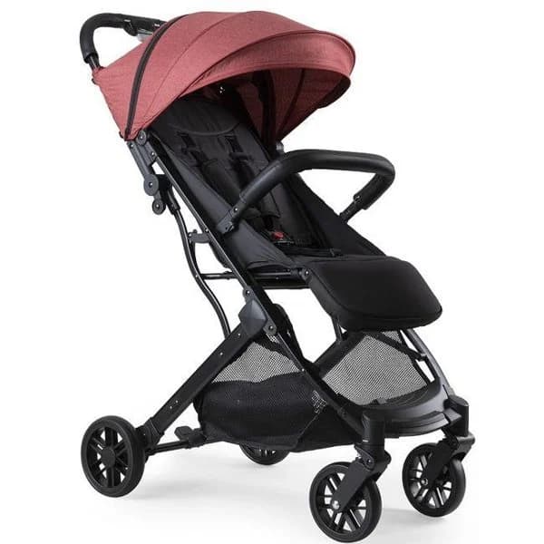 Silla paseo Minimun Space negra/roja con doble capota intercambiable y burbuja de lluvia INTERBABY Suspensión en las cuatro ruedas, manillar y reposabrazos en ecopiel, respaldo multi posición, reposapiés ajustable y cesta inferior con carga de hasta 4.5 kg. - 1 ud - Imagen del producto en Findit