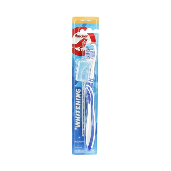 PRODUCTO ALCAMPO Cepillo dental blanqueador, con raspador de lengua y filamentos de dureza media AUCHAN Whitening. - 1 ud - Imagen del producto en Findit