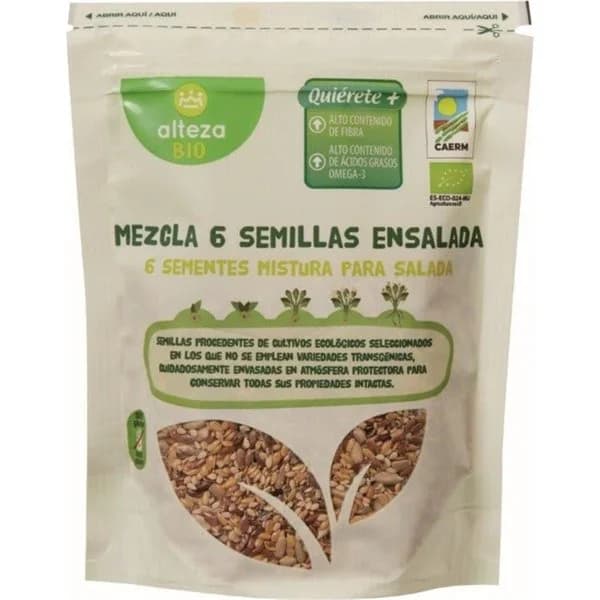 Mezcla De Semillas Para Una Ensalada Un Montón De Semillas Mixtas Aisladas Sobre Fondo Blanco 30745667